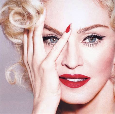 Madonna — madonna 90's megamix. Madonna presenta "Crave", parte de su nuevo disco Madame X