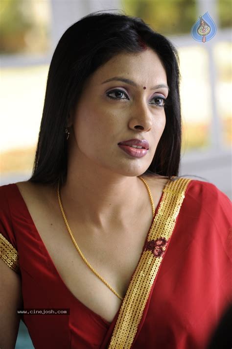 Anasuya bharadwaj hot stills in saree styled by gauri naidu. actress largest navel,cleavage,hip,waist photo collections ...