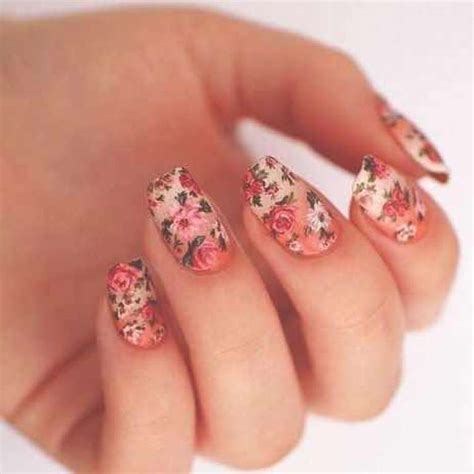 Lo primero es aplicar una base para fortalecer y proteger las uñas. Uñas Decoradas Con Flores Lindas 2020 : CON FLORES Diseños Sencillos y Elegantes | Manicura de ...