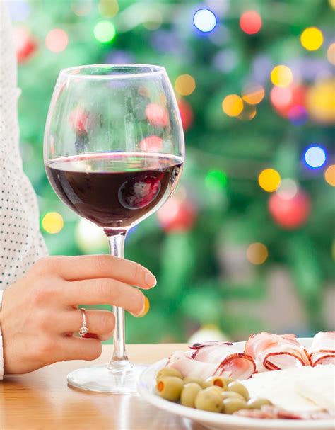 Here are the best wine gifts for those people in your life who rose all day. Best Gifts for a Wine Lover - Good Life of a Housewife