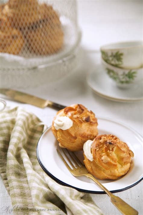 This is the only one shop that is allowed to sell totoro sweets. JAPANESE CRISPY CREAM PUFF - masam manis