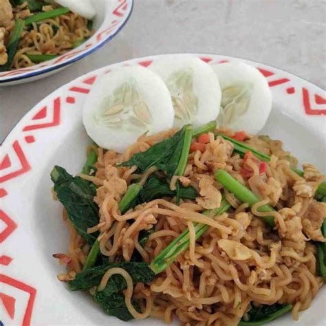 Resep indomie goreng nyemek viral tiktok | enak banget. Resep Indomie Goreng Nyemek Pedas - RESEP MASAKAN MIE ...