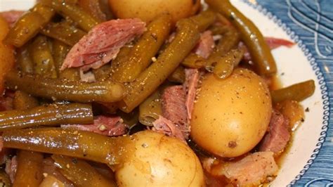 Toss everything together into the slow cooker i made this tonight with the ham steaks and a ham bone i had frozen in my freezer. Slow Cooker Green Beans, Ham and Potatoes - Recipes 2 Day