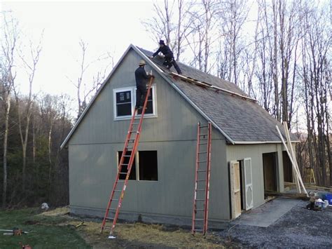 Custom horse barns with living quarters and other designs allow country wide barns to stand apart from other barn. Decor: Specialized New Home Construction By Amish ...