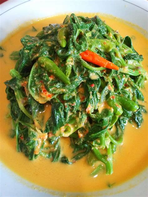 Gulai ikan salai daun ubi. Resep Gulai Ikan Salai Pucuk Ubi / Resep Gulai hijau salai ...