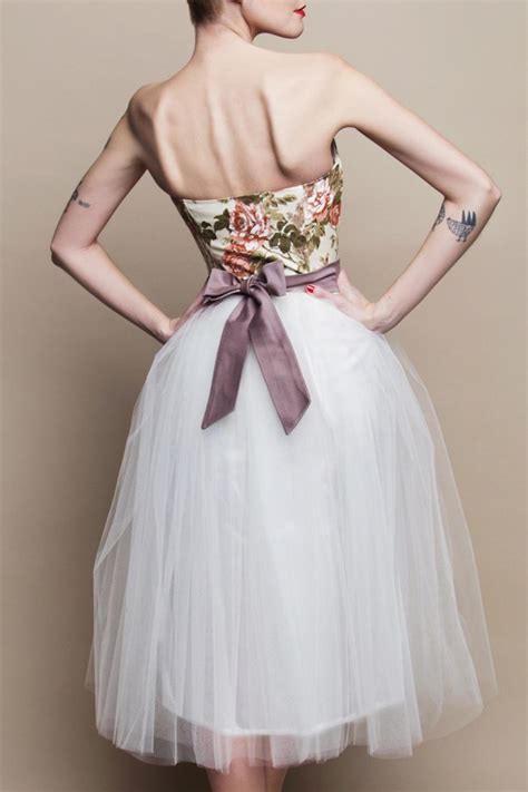 Großverkauf brautkleid landhausstil aus china brautkleid landhausstil großhändler über großverkauf, großverkauf und mehr bei alibaba.com. Kurzes Brautkleid mit Rosenmuster Landhaus Stil Brautmode ...