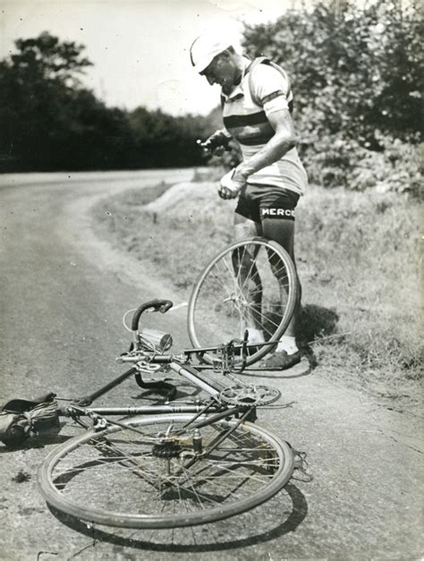 Marcel kint was a belgian professional road bicycle racer who won 31 races between 1935 and 1951. HISTORIEK - Het Salon by Marcel Kint