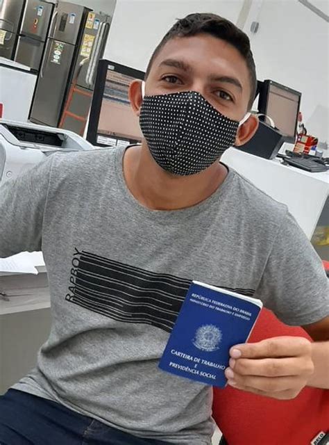 Jovem atingido por objeto fica ferido e siate é mobilizado. Após pedir emprego com cartaz em semáforo de Natal, jovem ...