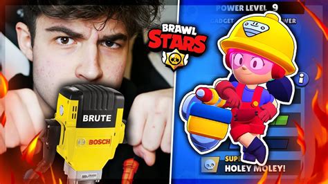 He's a nerdy robotic miner with a love for geology and poking. MAX POWER JACKIE VS. NOOBOVÉ V BRAWL STARS!👶 - YouTube