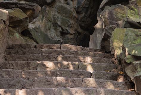 Die rohform der treppe wird aus dem gelände ausgehoben. Treppenstufen setzen » So planen Sie richtig