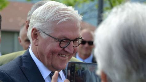 Gespritzt wurde ihm das vakzin von astrazeneca. Fotos: Bundespräsident Steinmeier bei Frauen-Nationalelf ...