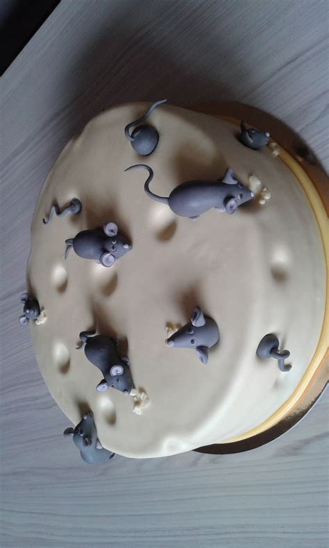 Great for any occasion and celebration. mouse and cheese cake | Cake decorating, Cheesecake