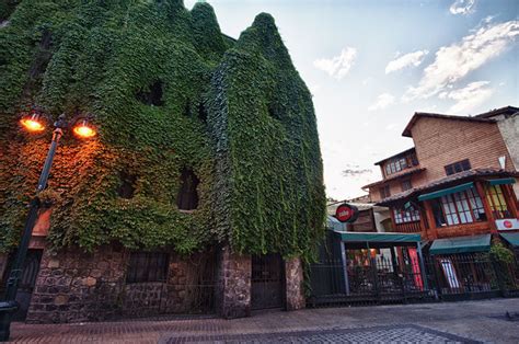 Soy un espacio abierto, pero escondo lugares únicos. Una ruta por los imperdibles del barrio Lastarria | Ladera Sur