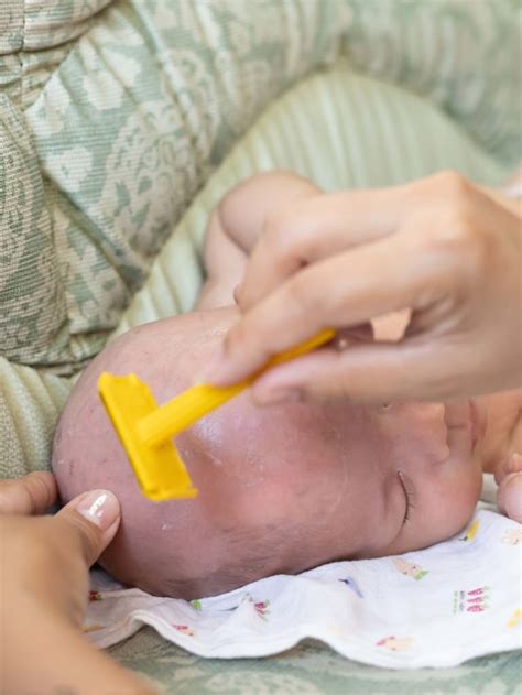 Parenting Islami: Rambut Bayi yang Dicukur saat Akikah ...