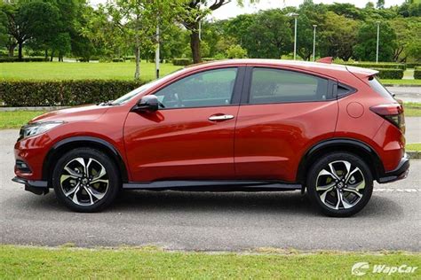 The yaris cross comes with its own inbuilt communication device. Toyota Corolla Cross, how big is it vs Honda HR-V and ...