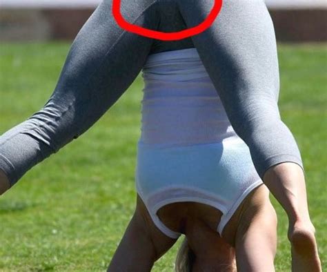 Camel toes are the best way to get attention on social media. Yoga pants leaving nothing to the imagination - web-pants.com