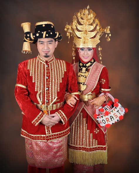 Dhgate.com provide a large selection of promotional couple dress pink on sale at cheap price and excellent crafts. Pin di Baju Adat Batak Mandailing