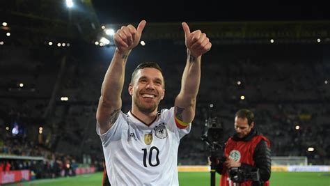 Jürgen huesmann und gabriele büchner. Bundesliga: Podolski hurga en la herida del Schalke 04 con ...
