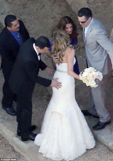 Jennifer aniston and brad pitt wedding facts popsugar celebrity. Jennifer Aniston and fiance Justin Theroux looked loved up ...