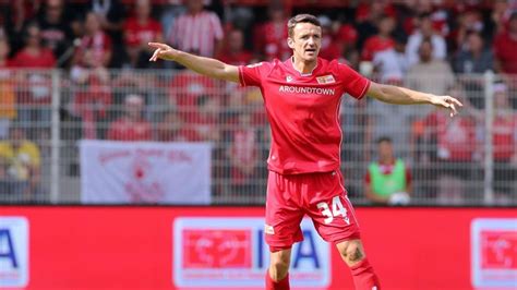 Christian gentner fing als dreijähriger beim tsv beuren mit dem fußballspielen an. 1. FC Union Berlin: Gentner spricht über Zukunft und ...