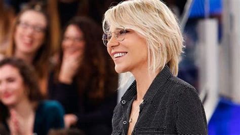 Maria de filippi admitted i details of her private life, mostly because she chose not to let her son be with maurizio costanzo.the couple's adopted son, gabriele, joined their lives when he was only 10 years old. Maria De Filippi, incontro galante con un cavaliere ...