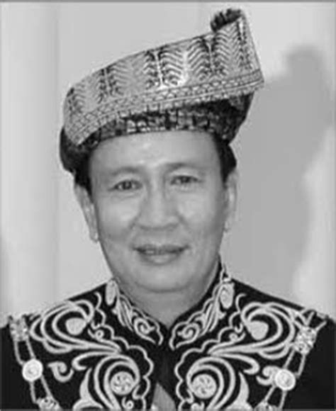 Sultan badlishah's second marriage was to tunku asmah ibni almarhum sultan badrul alam shah, a terengganu princess. Maharum Bugis Syah (MBS): Jemaah Pemangku Sultan Kedah ...