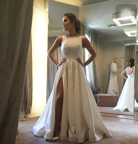 Querido carlos bacchi siento mucho tu pérdida, siempre te recordaré con una sonrisa porque así eras chispeante y muy gracioso, otro golpe más y van. Carlos Bacchi | Vestidos de formatura, Vestidos