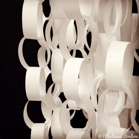 Using a paper chain for a country wedding or for lifting a party or as a part of your zero waste christmas. White paper chains. Great photo backdrop. hbd | Pinky's White Tea Party | Pinterest | Paper ...