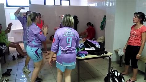 Tous les films de sexe femmes belges nues les plus chauds dont vous aurez jamais besoin sur nuespournous.com. Vestiaire filles après match - YouTube