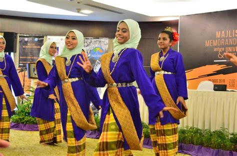 Mereka adalah pewaris masa hadapan kita. MOU Signing Ceremony Between PKK Tuanku Bainun and ...