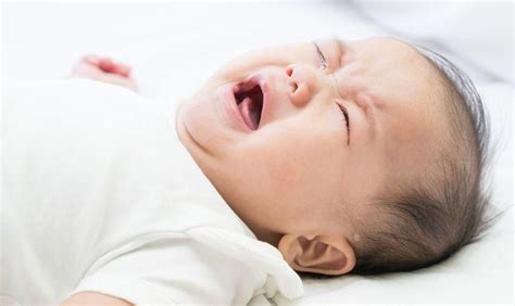 Hal yang wajib anda lakukan ialah dengan mencari cara mengatasi pilek pada bayi. 5 Cara Mengatasi Sembelit pada Bayi 2 Bulan di Rumah