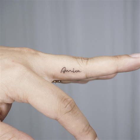 31 tattoos on fingers with interesting meaning. Finger Name Tatoo