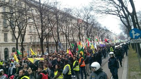 Hier die stimmen zum spiel. Wien: Demo gegen Militäreinsatz in Syrien von Passanten attackiert - Wien - 3. Bezirk - VIENNA.AT