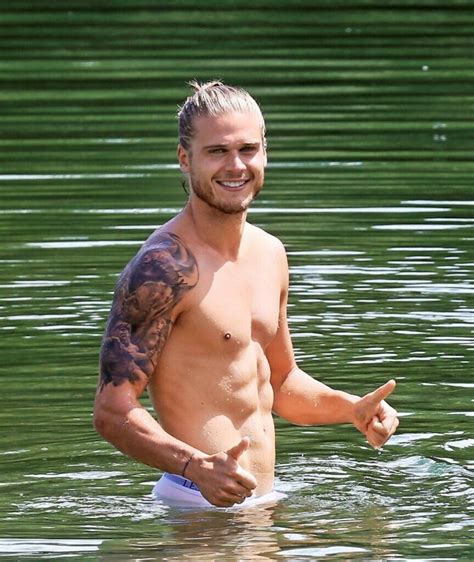 Noch gut eine woche bis zur fußball wm. Rurik Gislason | Soccer players hot, Love your smile ...