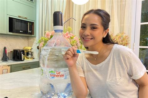 She is an actress and producer, known for rafathar (2017), dealova (2005) and the secret: Cerita Nagita Slavina Tahu Kehamilannya, Bermula dari ...