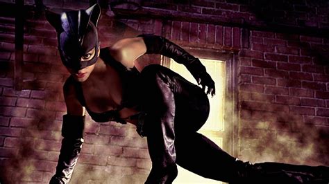 Halle berry admitted in a new interview that she knew 2004's catwoman was problematic while she was working on the film. Halle Berry Workout Routine and Diet: Catwoman meets our X ...