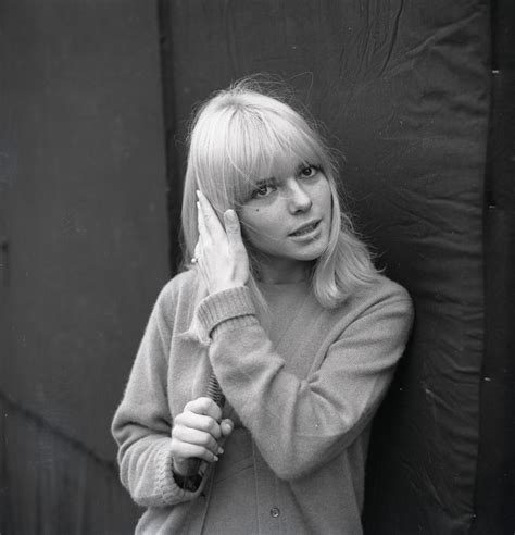 The britney spears of the '60s french pop scene, france gall was a major star in france for decades. france-gall-16 - SECRET PARISIEN