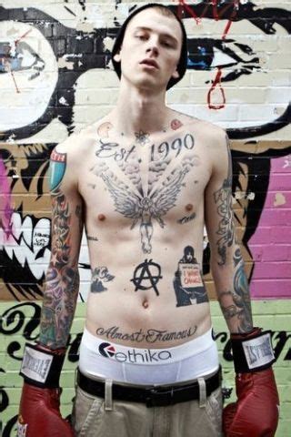 Machine gun kelly is an american rapper. MGK (Machine Gun Kelly) Height - Weight | HowTallis.Org