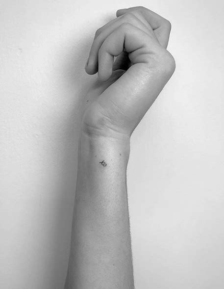 Beautiful and cool simple tattoo designs & ideas for women 2019. 65 Subtle Tattoo Designs All Introverts Will Appreciate ...