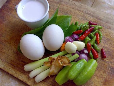 Selalunya telur masak lemak cili api ni orang guna telur itik.tetapi memandangkan saya tak makan telur itik.jadi saya gantikan. LEMAK CILI PADI TELUR ITIK & BELIMBING BULUH. - Dapur ...