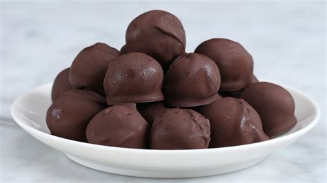 Making peanut butter balls couldn't be simpler. Dark Chocolate Peanut Butter Balls - YouTube