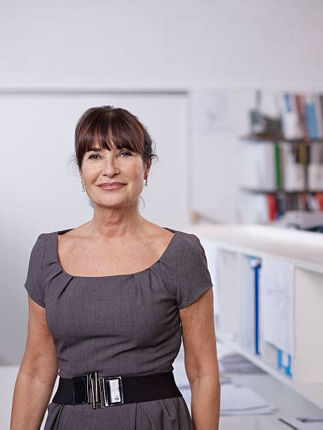 Un dépistage systématique doit être effectué tous les deux ans de 50 à 74 ans pour rechercher des traces de sang dans les selles. Femme 50 Ans Nue / Quel Look pour une Femme de 50 ans et ...