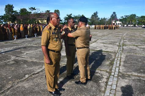 Hadi mengatakan bahwa seragam kemenhub tidak sama dengan seragam yang dikenakan tni au. Peraturan Menteri Perhubungan Tentang Pakaian Dinas ...