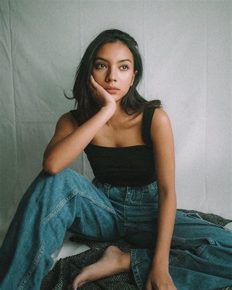 Check spelling or type a new query. 7 Gaya Foto OOTD Aesthetic ala Influencer Nazla Alifa