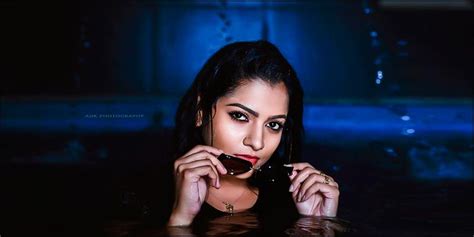 A string of suicides has jolted india's entertainment industry this year, leaving fans in shock and despair. VJ Chithra swimming pool photo shoot goes viral - தமிழ் ...