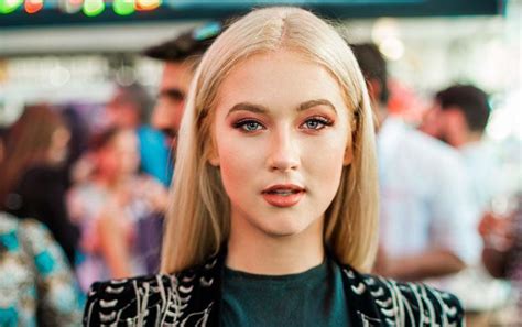 One of those who participated there, through the comments of the post, was dindi jane (musical project of the actress geraldine nearly), who was blunt. Vesta Lugg sorprende con llamativo cambio de look