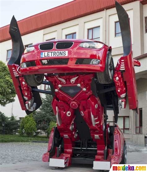 Maybe you would like to learn more about one of these? Foto : Ini dia wujud nyata mobil robot Transformers di ...
