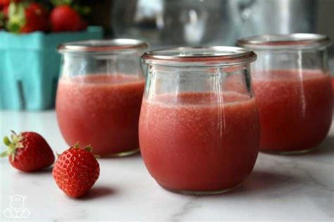 ½ sdm es krim strawberry *. Resep Jelly Yoghurt, Inspirasi Dessert Manis untuk Berbuka