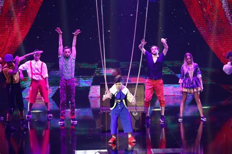 Romanians got talent) is a tv show which began airing on 18 february 2011. FINALA ROMANII AU TALENT LIVE VIDEO ONLINE: Spectacol ...