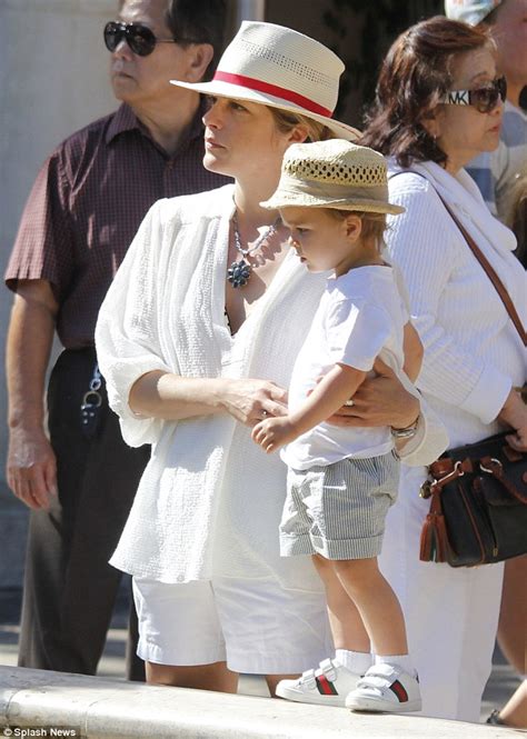 Blair & son floor co. Alisa-celebkids: Selma Blair spotted breastfeeding her son ...